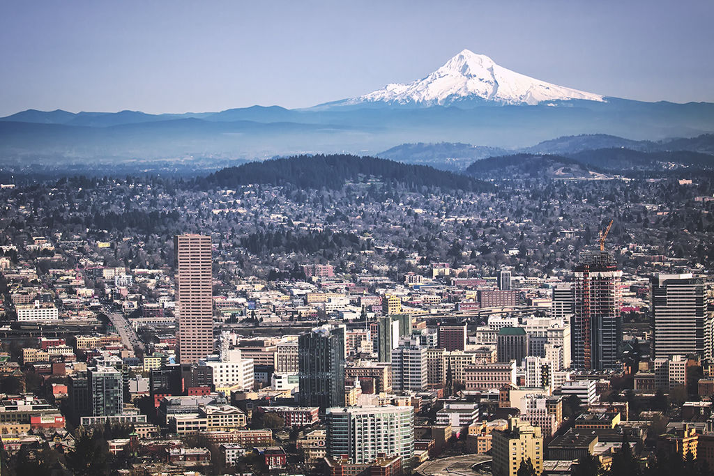 Portland, OR and Mount Hood, via Wikimedia (https://commons.wikimedia.org/wiki/File:Portland,_OR_and_Mount_Hood_from_Pittock_Mansion.jpg). © Steven Pavlov / http://commons.wikimedia.org/wiki/User:Senapa / CC BY-SA 4.0