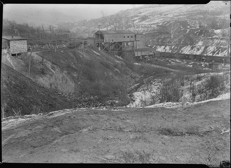 Chaplin Hill Mine Tipple, Scott's Run, West Virginia (Federal Works Agency, WPA, National Archives at College Park)