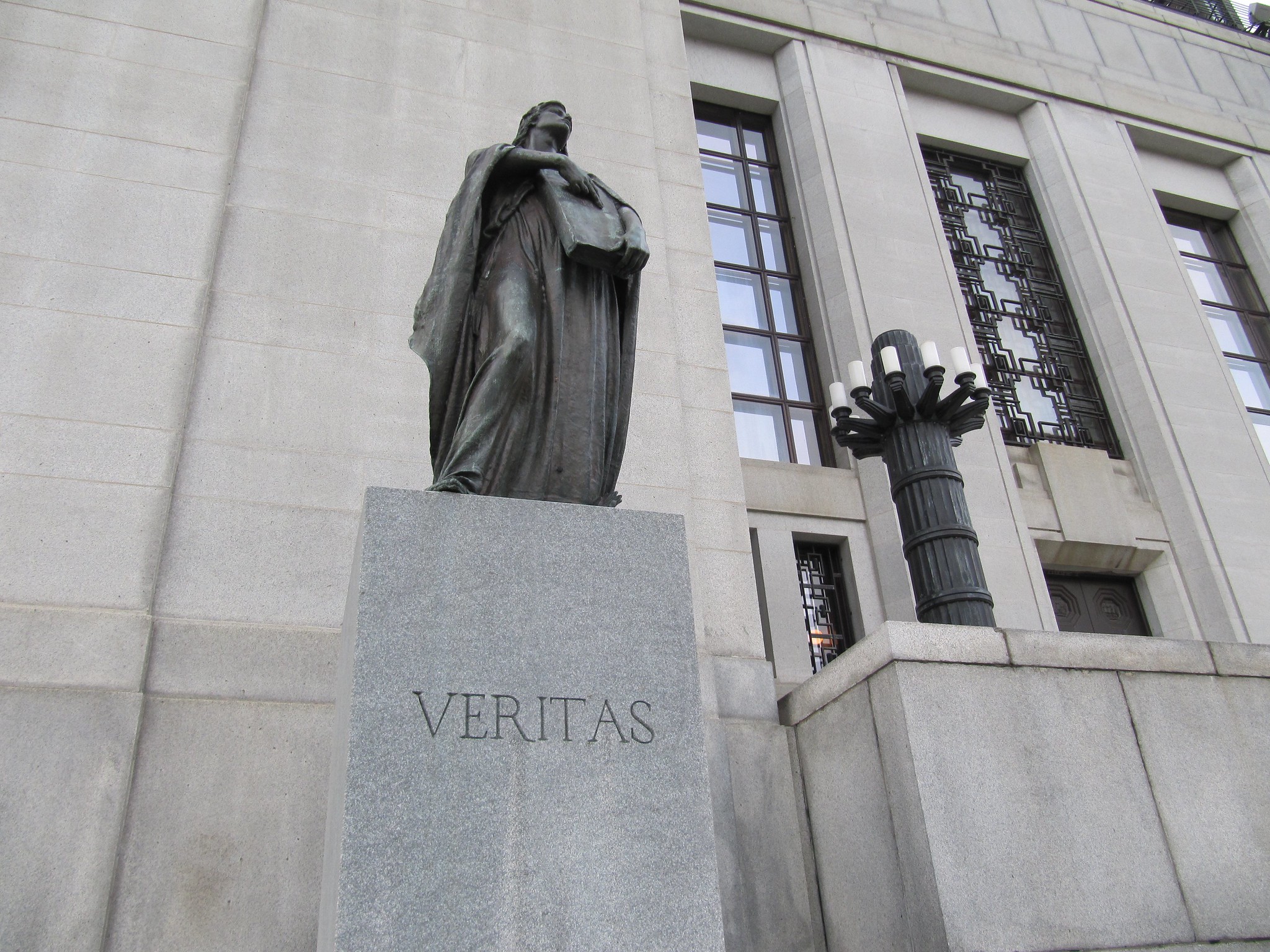Statue of "Veritas" (goddess of Truth) at the Supreme Court of Canada, Ottawa. Image credit: Mike Gifford (Flickr, Creative Commons CC BY-NC-SA 2.0)
